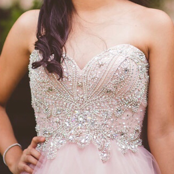 Beautiful XV or Sweet 16 Dress - Picture 3 of 6